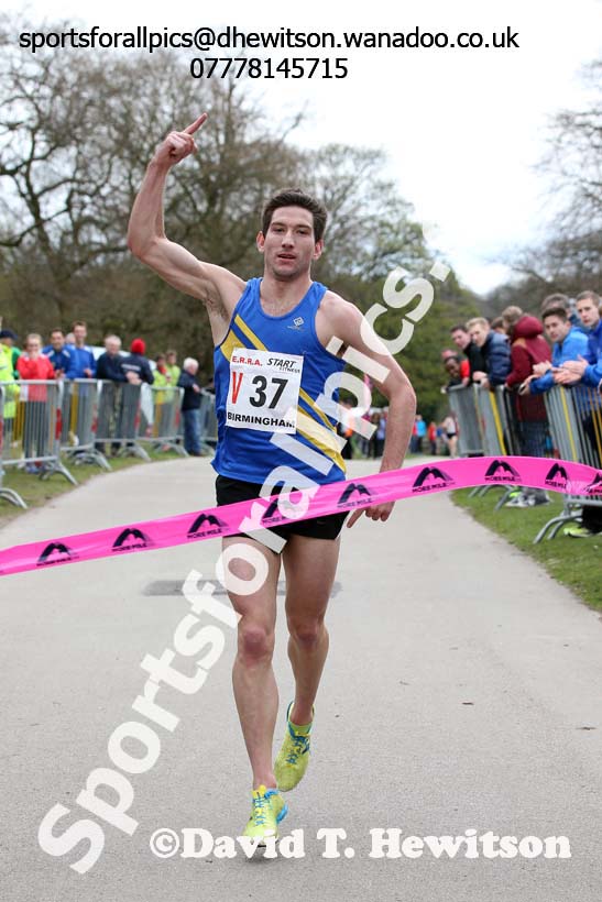 Nick Hooker brings Leeds home for victory in the National 12 Stage Relay, National 12 and 6 Stage Relays, Sutton Park, Birmingham. Photo: David T. Hewitson/Sports for All Pics